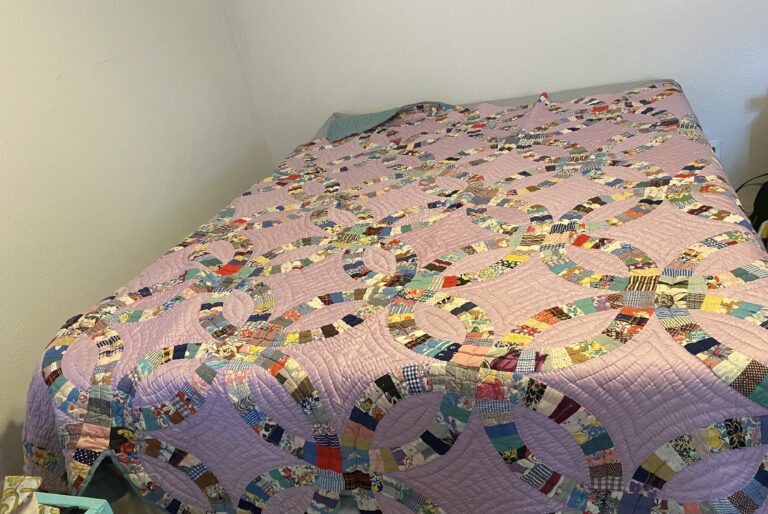 Wedding Ring Vintage Quilt Pink Queen Sized